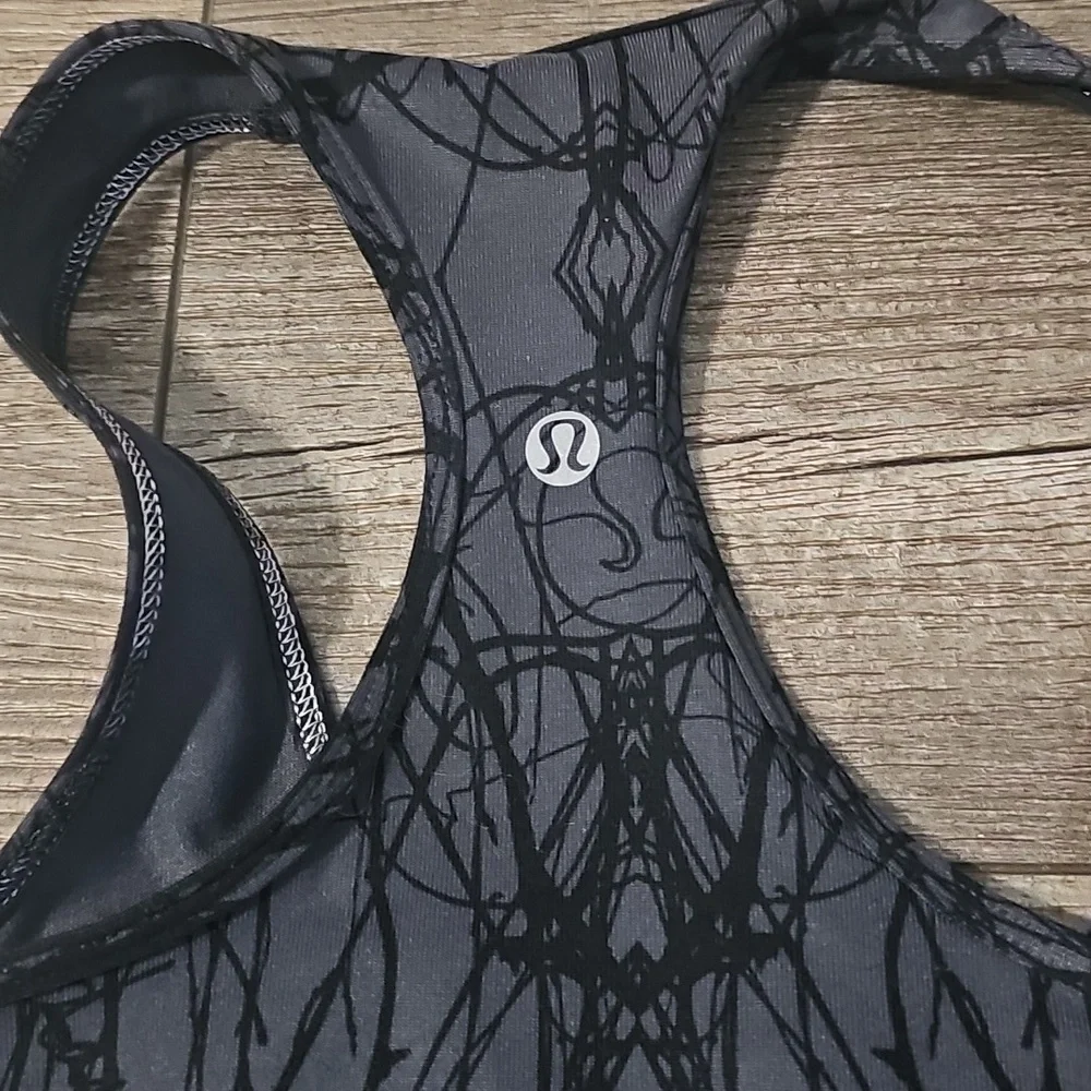 Lululemon Athletica Black Patterned Women's Tank Top